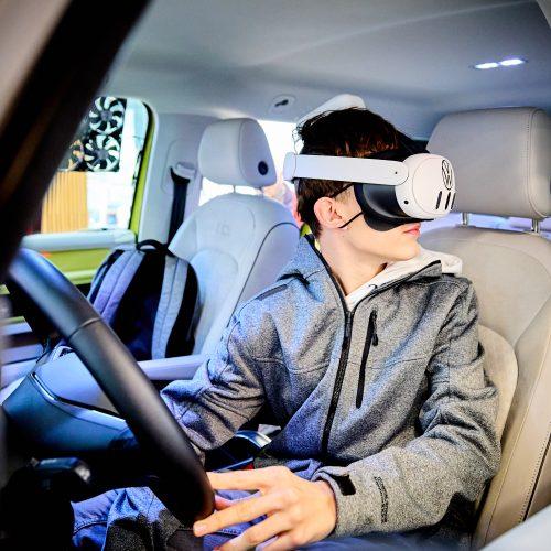 The Virtual Experience (VR)